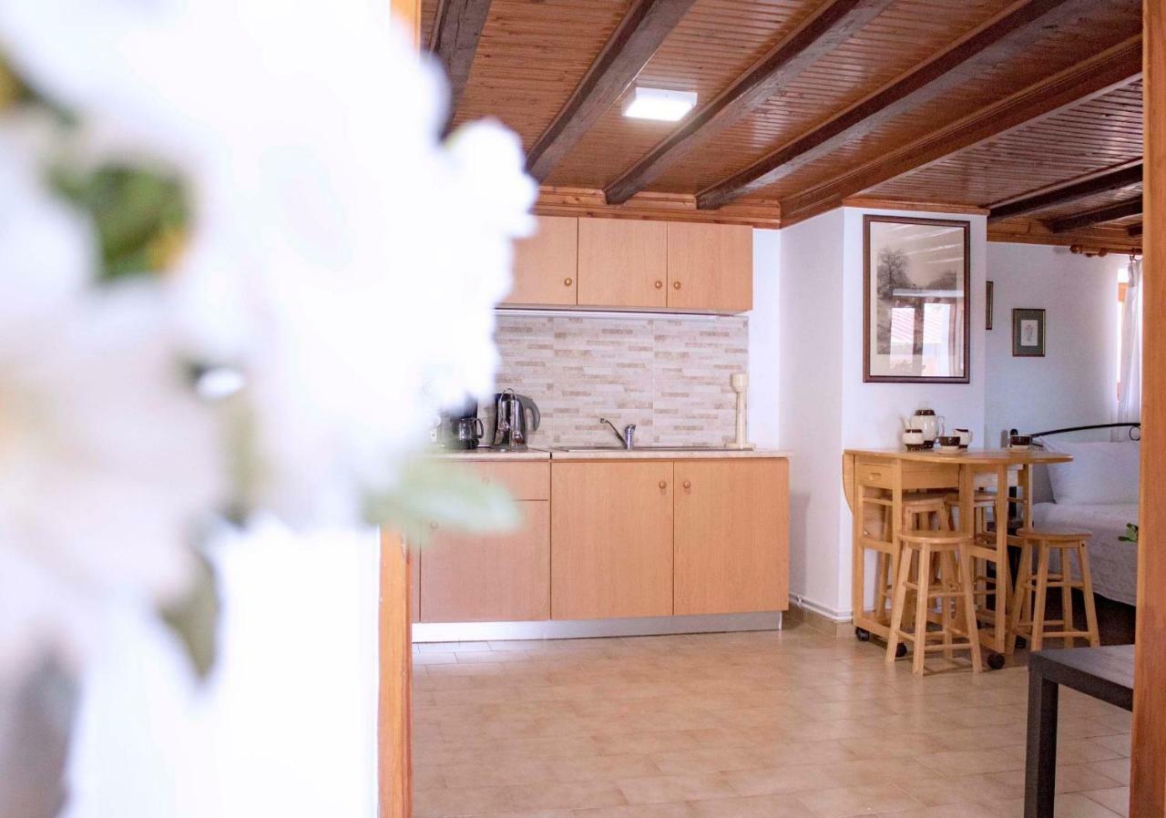 Апарт отель Iris Garden Retreat Corinth Экстерьер фото